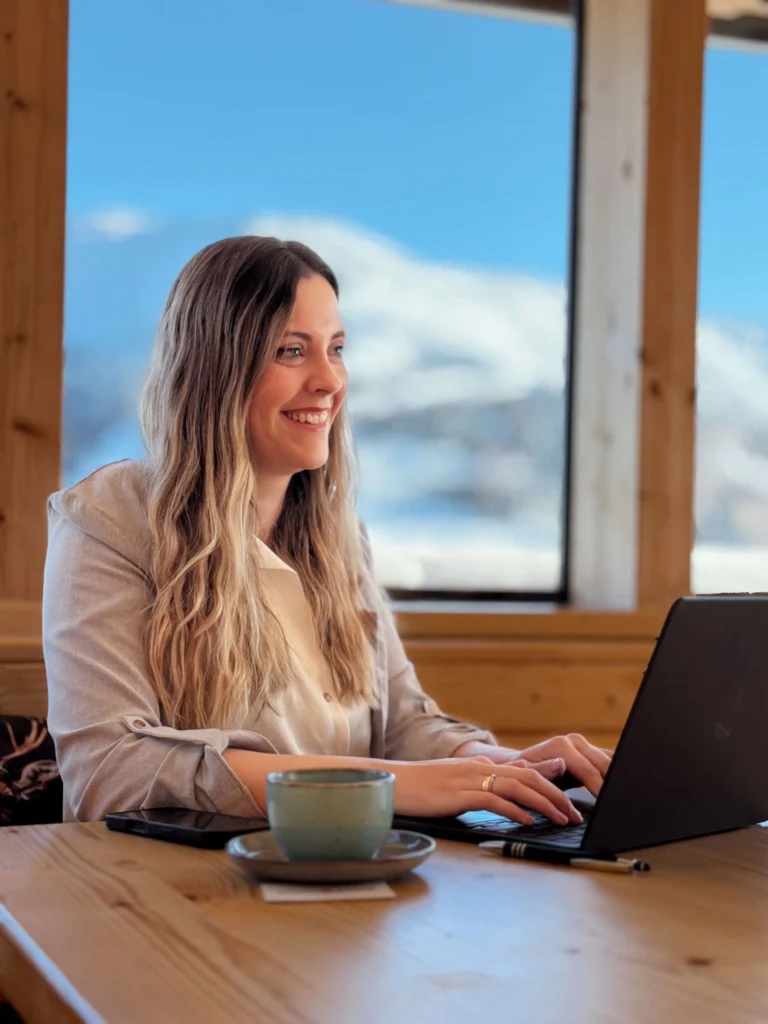 portrait Mitarbeiterin Julia